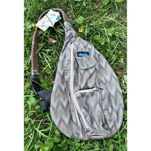 Kavu Rope Sling Hiking Travel Bag Backpack Crossbody Chevron Cream Gray NEW‎ $75